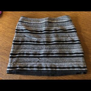 Loft size 8 black and white patterned skirt
